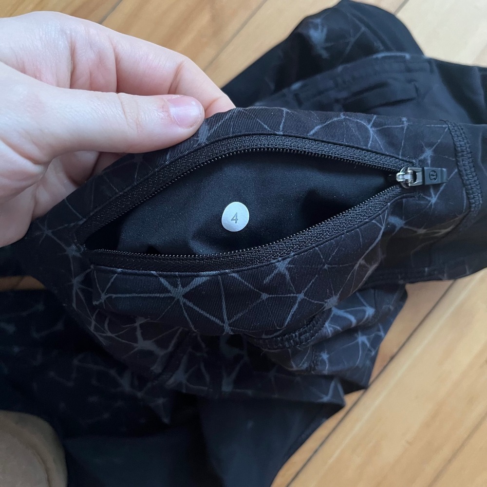 Lululemon leggings Tight Black Grey Geometric Constellation Mesh Pockets Size 4